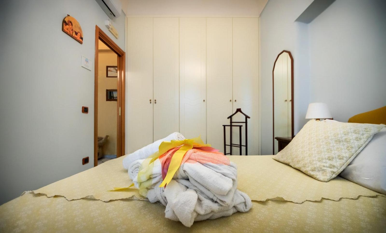 Bed and Breakfast La Finestra Sul Mare Isquia Exterior foto